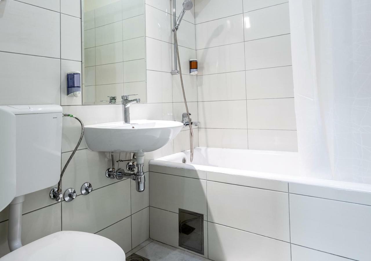 Booking En Suite ベオグラード エクステリア 写真