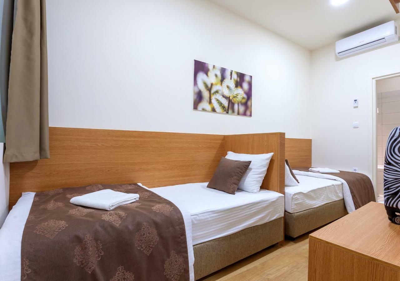 Booking En Suite ベオグラード エクステリア 写真