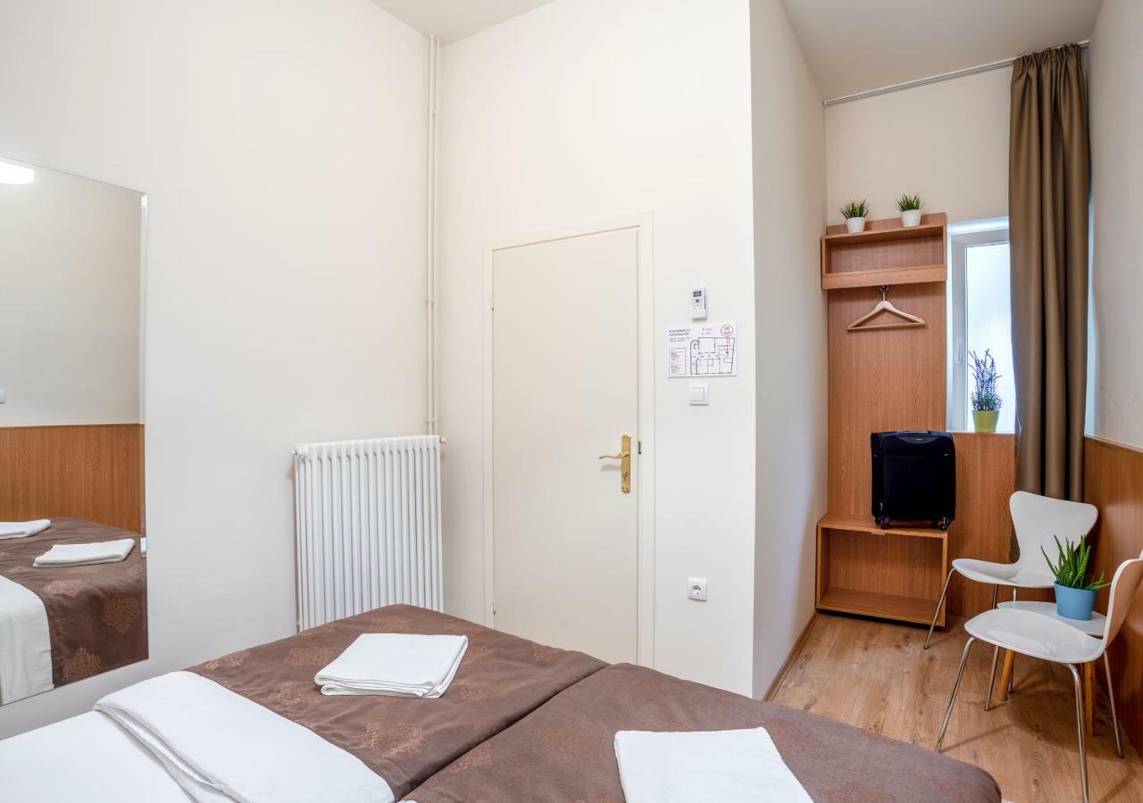 Booking En Suite ベオグラード エクステリア 写真